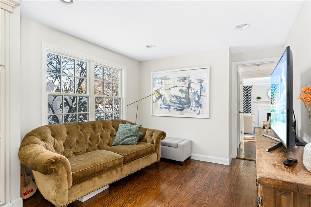 27 Lee Road Barrington, RI 02806 - Photo 11 of 22 flexible room that could be a possible bedroom on main level or den