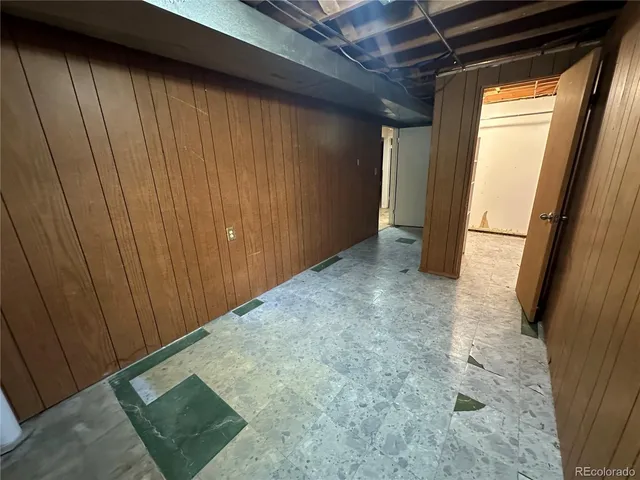 a view of a back yard