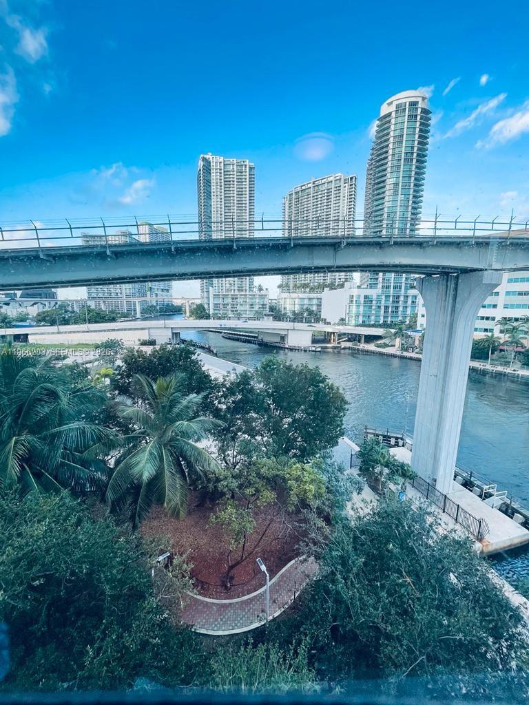 31 Southeast 5th Street, Unit 601 Miami, FL 33131 - Photo 10 of 22