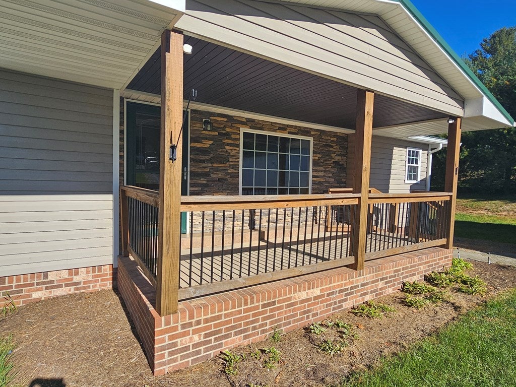 3633 Pine Mountain Road Independence, VA 24348 - Photo 3 of 38 Gallery Image 3