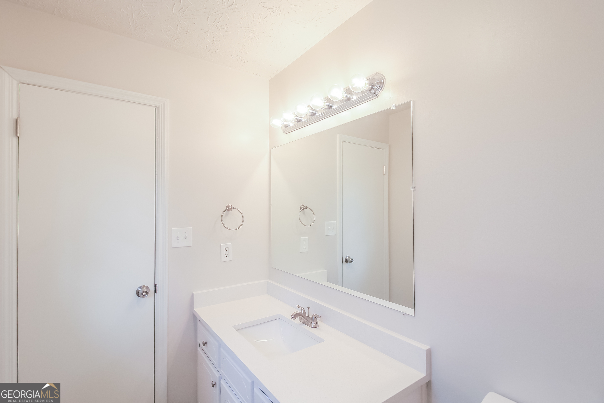 632 Cloudland Drive Stockbridge, GA 30281 - Photo 12 of 18 a bathroom with a sink and a mirror
