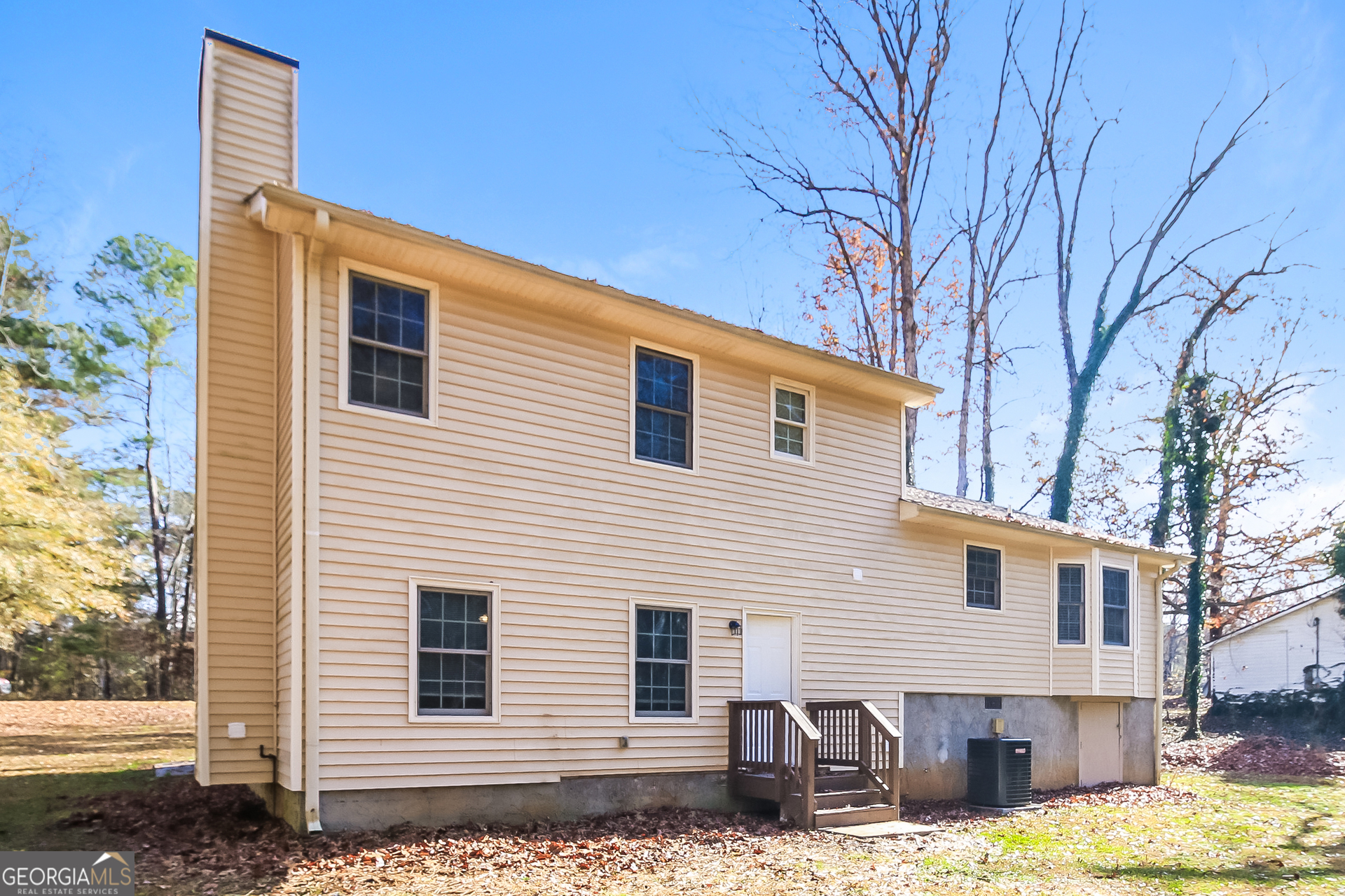632 Cloudland Drive Stockbridge, GA 30281 - Photo 13 of 18 a backyard of a house