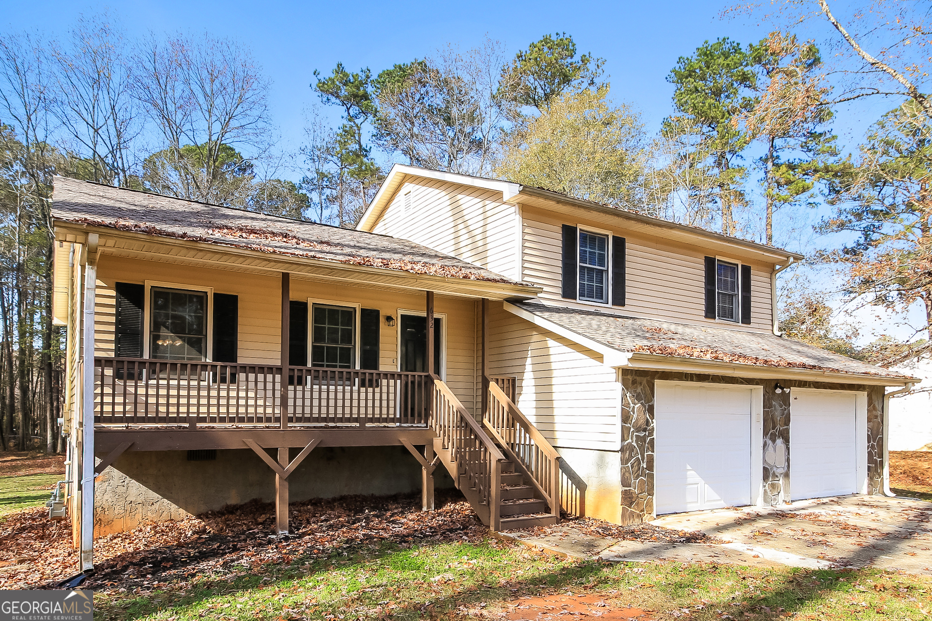 632 Cloudland Drive Stockbridge, GA 30281 - Photo 3 of 18 a view of a house with a balcony and fence