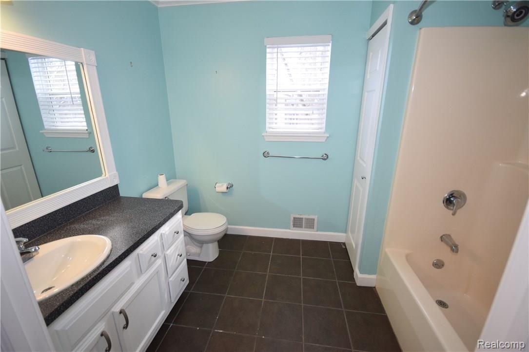 780 1st Street Fenton, MI 48430 - Photo 10 of 21 DSC_0024.JPG