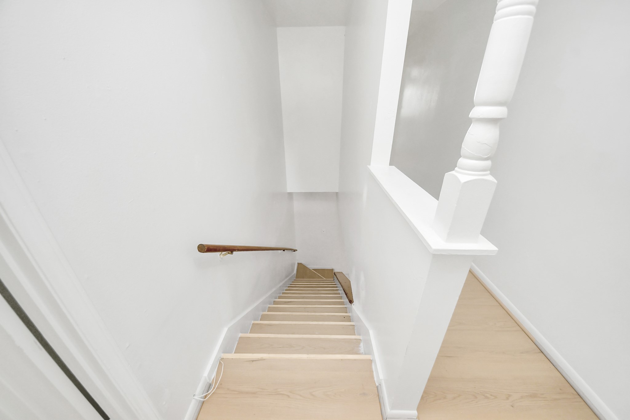 9131 Rentur Drive Houston, TX 77031 - Photo 16 of 27 2nd Floor Landing