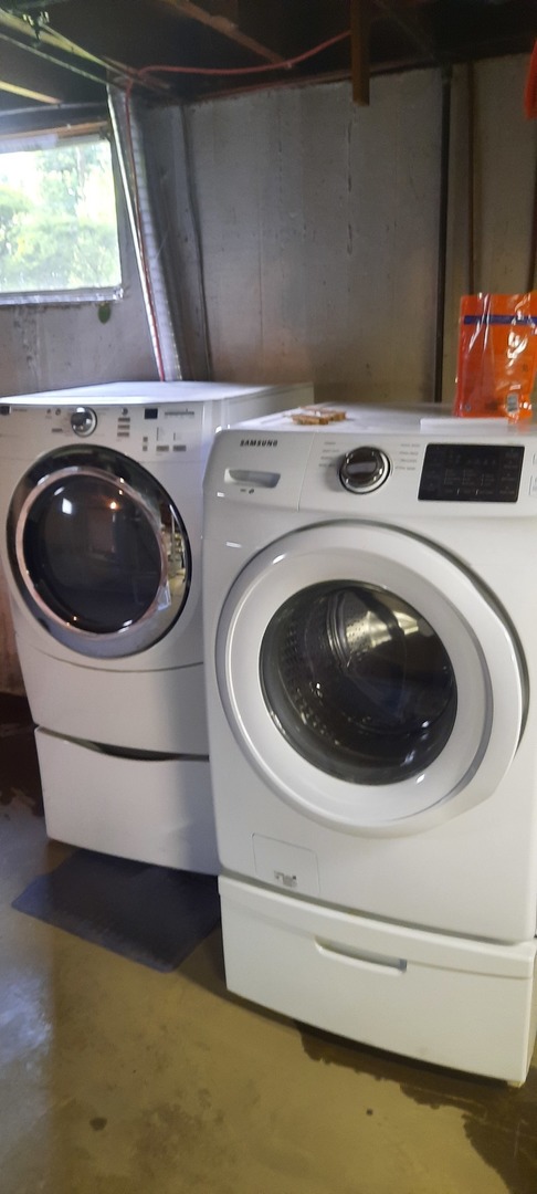 240 West Tower Road Barrington, IL 60010 - Photo 12 of 17 a utility room with dryer and washer