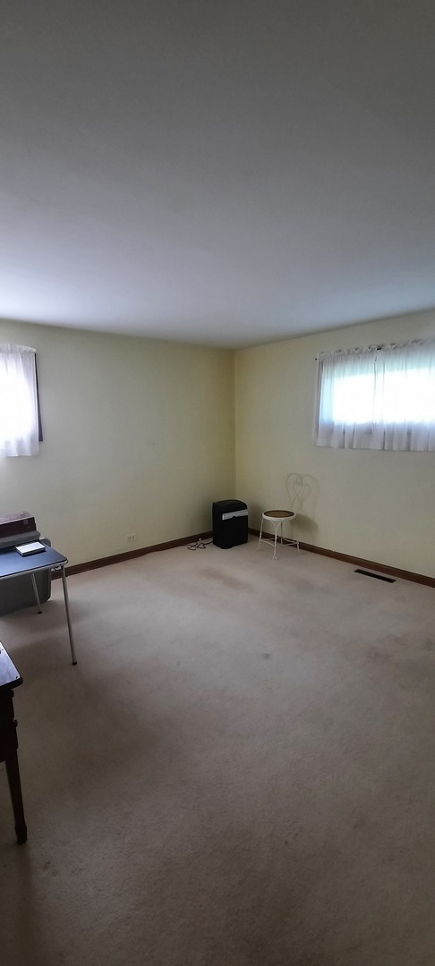 240 West Tower Road Barrington, IL 60010 - Photo 8 of 17 an empty room with windows
