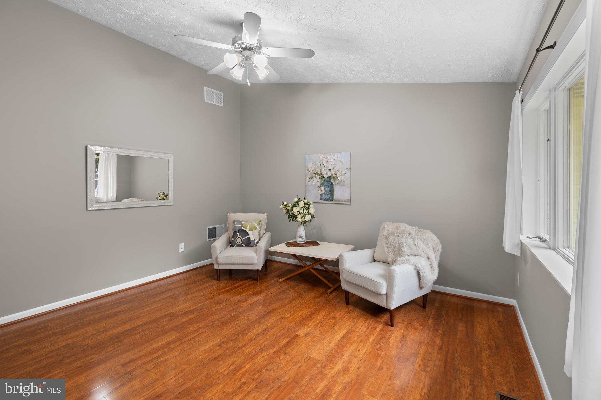 1132 Bay Ridge Road Annapolis, MD 21403 - Photo 16 of 49 Living room