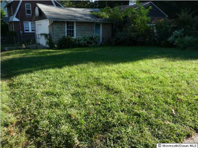 48 Ridgway Street Mount Holly, NJ 08060 - Photo 21 of 24 a front view of a house with garden