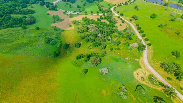 $199,900 | 7 Lake Victoria Drive, Navasota, TX 77868