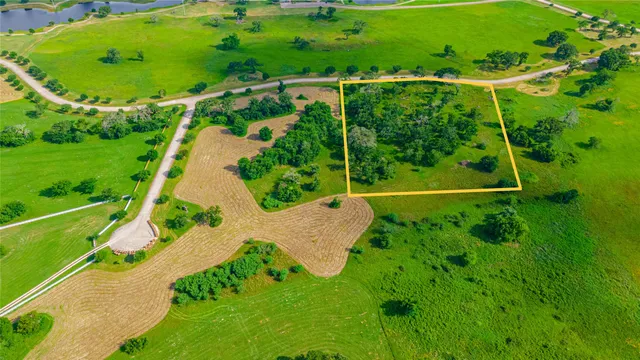 $199,900 | 7 Lake Victoria Drive, Navasota, TX 77868