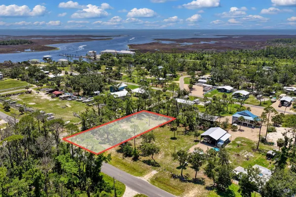 $220,000 | 303 2nd Street West, Steinhatchee, FL 32359