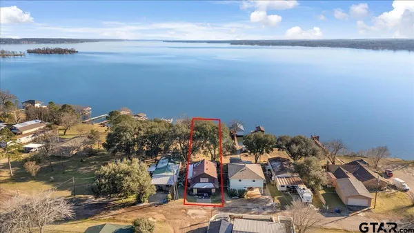 a view of a lake in middle of a city