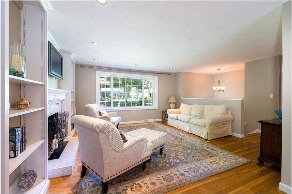 19 Juniper Brook Road Northborough, MA 01532 - Photo 4 of 29 Gallery Image 4