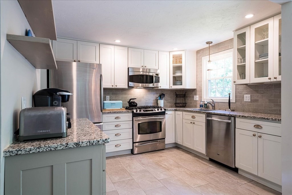 19 Juniper Brook Road Northborough, MA 01532 - Photo 6 of 29 Gallery Image 6