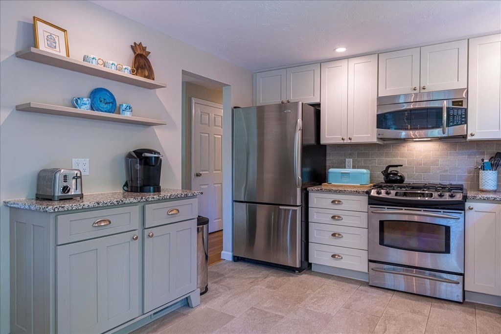 19 Juniper Brook Road Northborough, MA 01532 - Photo 8 of 29 Gallery Image 8