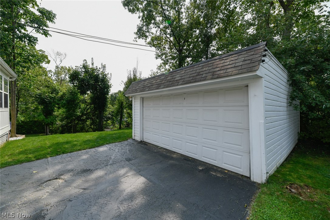 Detached 2 car garage with opener
