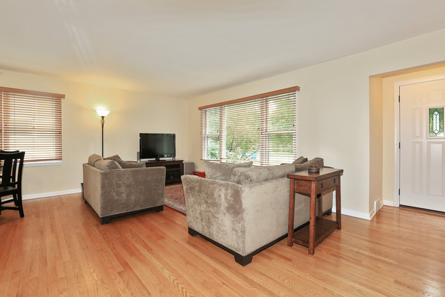 601 Spring Road Elmhurst, IL 60126 - Photo 2 of 17