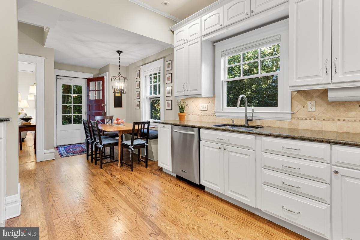 4814 Keswick Road Baltimore, MD 21210 - Photo 15 of 61 Eat-in kitchen with banquette