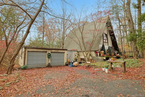 $889,000 | 3 Grey Beech Lane, Pomona, NY 10970