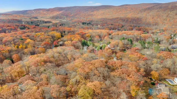 $889,000 | 3 Grey Beech Lane, Pomona, NY 10970