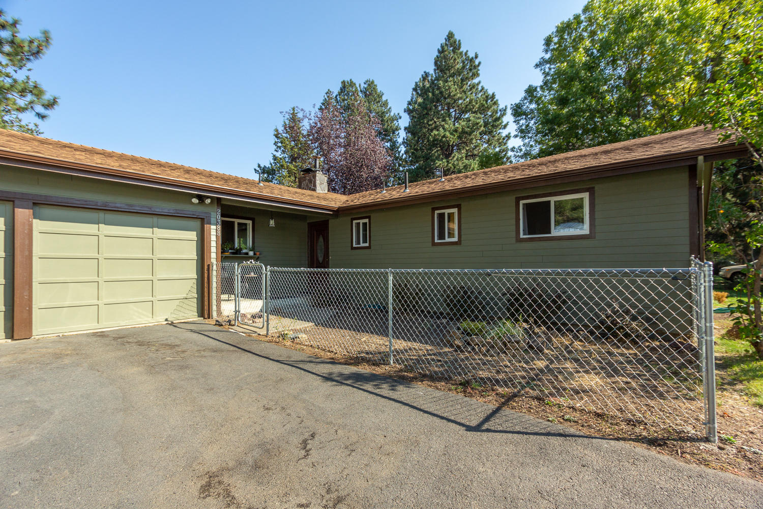 20388 Rae Road Bend, OR 97702 - Photo 2 of 30 Front courtyard & driveway