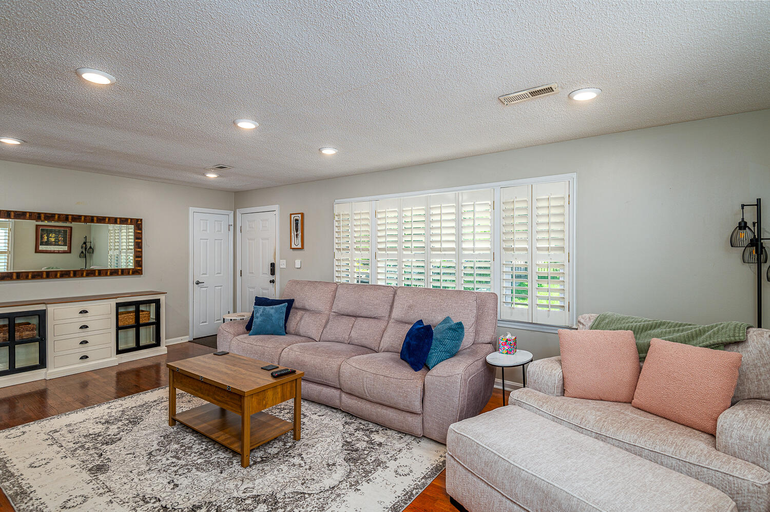 3902 Laird Lane Chattanooga, TN 37415 - Photo 4 of 41 Living Room