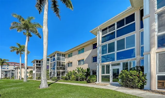 $299,000 | 200 The Esplanade North, Unit B2, Venice, FL 34285