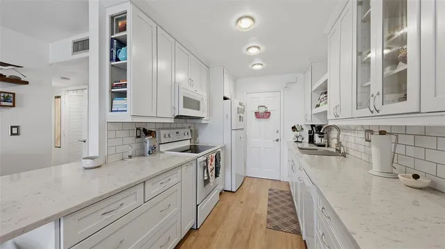 $299,000 | 200 The Esplanade North, Unit B2, Venice, FL 34285