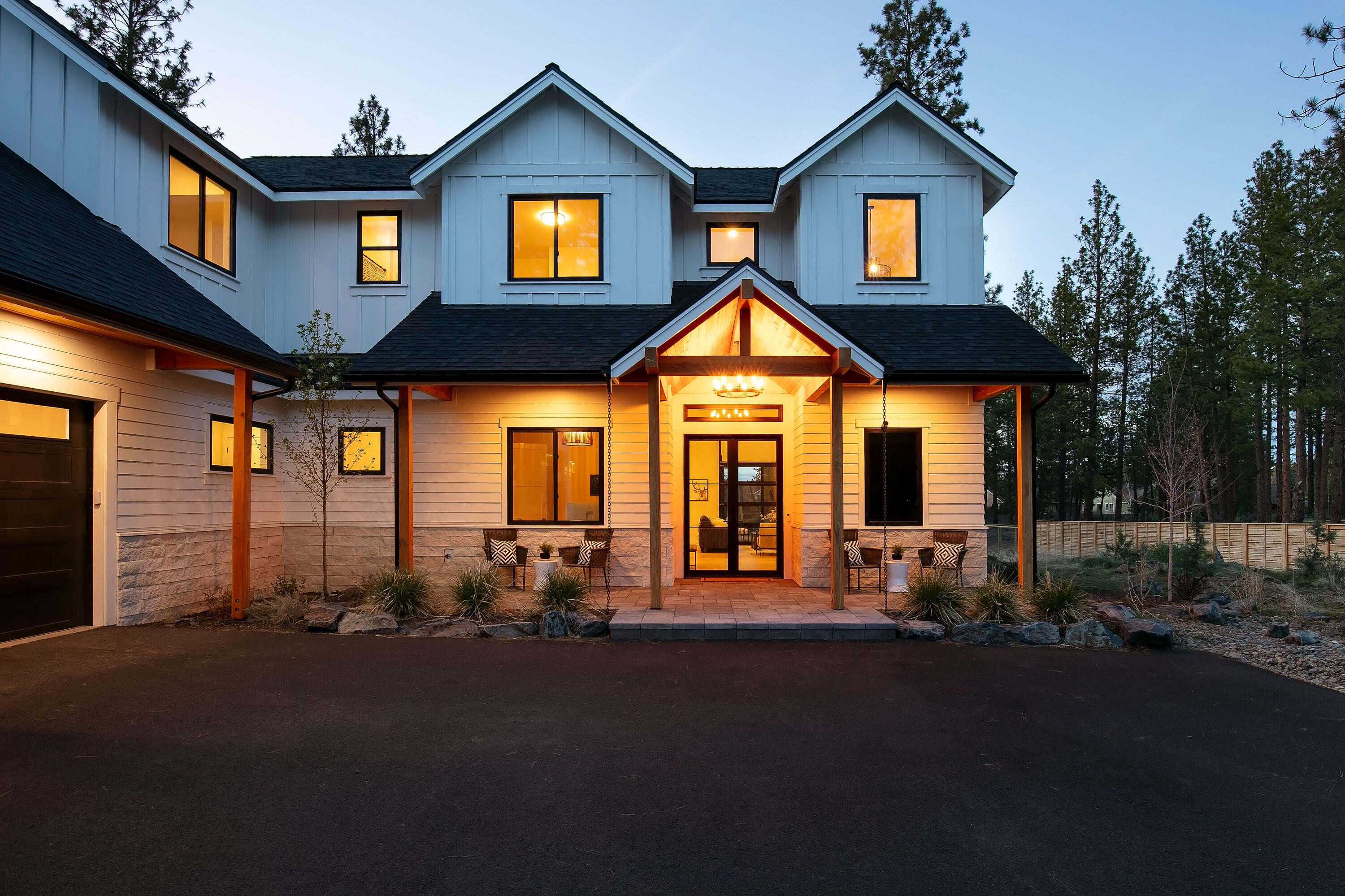 19550 Buck Canyon Road Bend, OR 97702 - Photo 2 of 28 a front view of a house with a yard