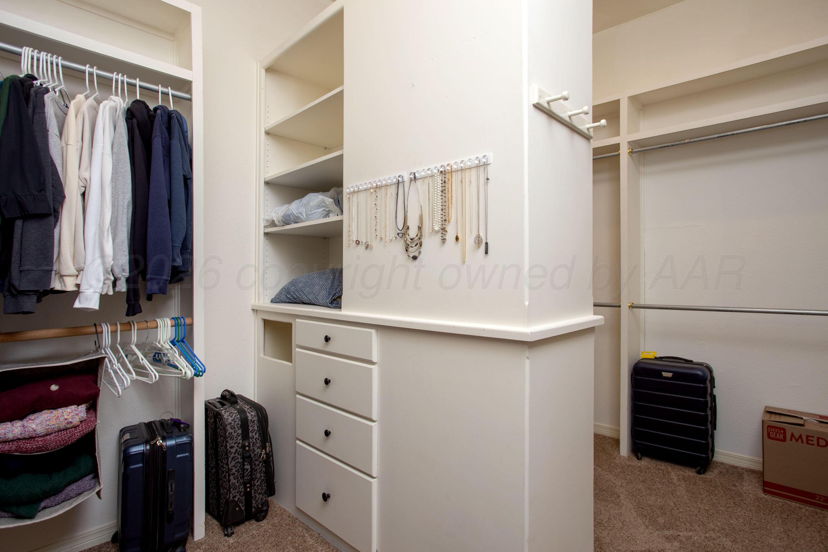 70 Stonebridge Gate Road Amarillo, TX 79124 - Photo 17 of 52 Master closet