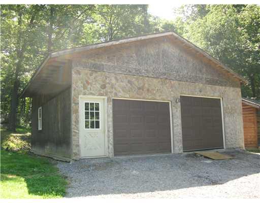 139 Fairfield Road Tarentum, PA 15084 - Photo 5 of 17 Parking Lot/Garage.