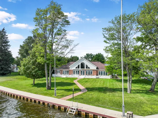 $1,199,000 | 707 Lake Shore Drive, Cadillac, MI 49601