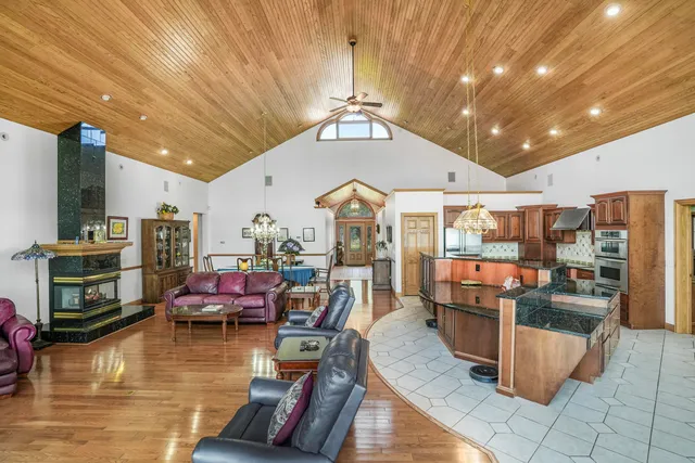 $1,199,000 | 707 Lake Shore Drive, Cadillac, MI 49601