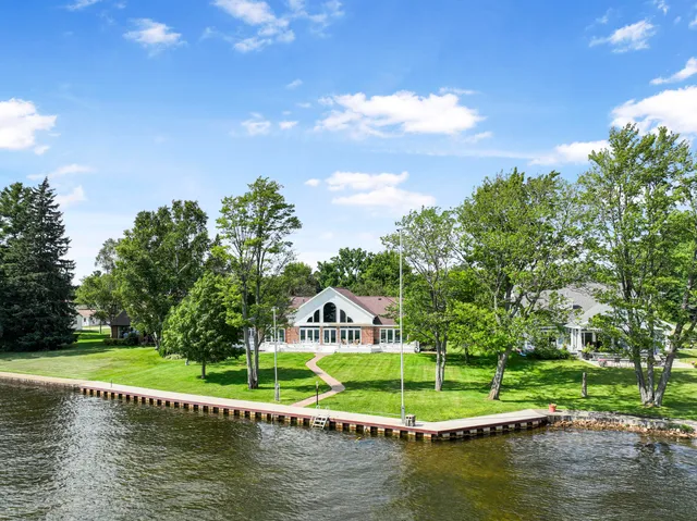$1,199,000 | 707 Lake Shore Drive, Cadillac, MI 49601