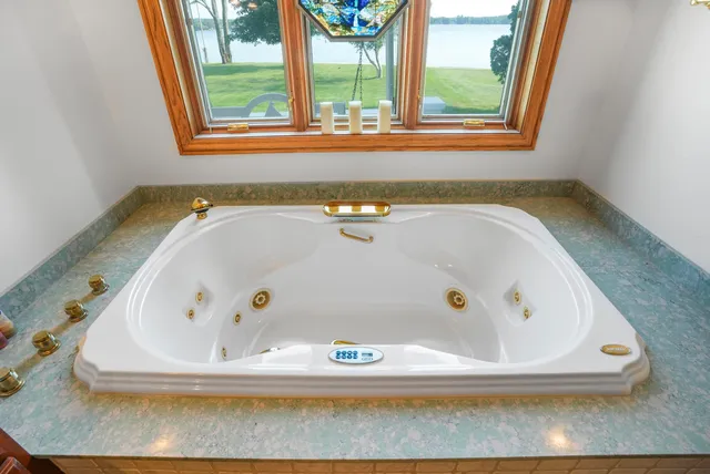 $1,199,000 | 707 Lake Shore Drive, Cadillac, MI 49601