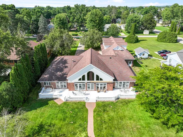 $1,199,000 | 707 Lake Shore Drive, Cadillac, MI 49601