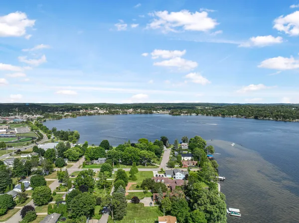 $1,199,000 | 707 Lake Shore Drive, Cadillac, MI 49601