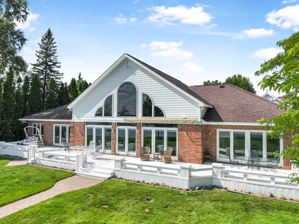 $1,199,000 | 707 Lake Shore Drive, Cadillac, MI 49601