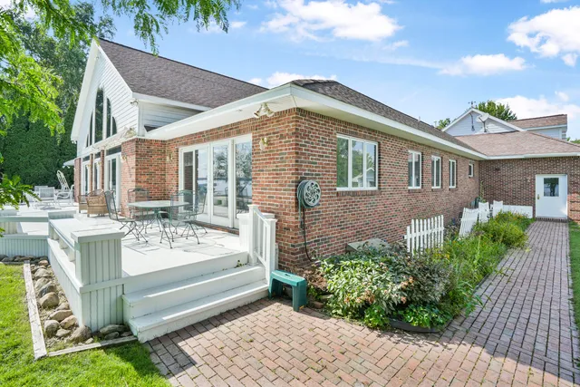 $1,199,000 | 707 Lake Shore Drive, Cadillac, MI 49601