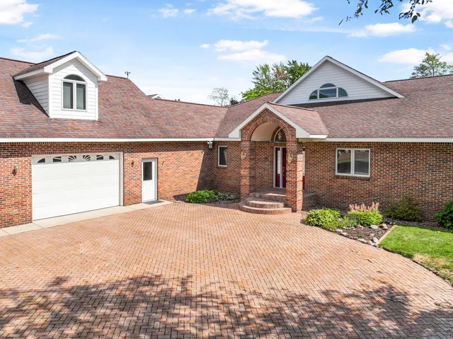 $1,199,000 | 707 Lake Shore Drive, Cadillac, MI 49601