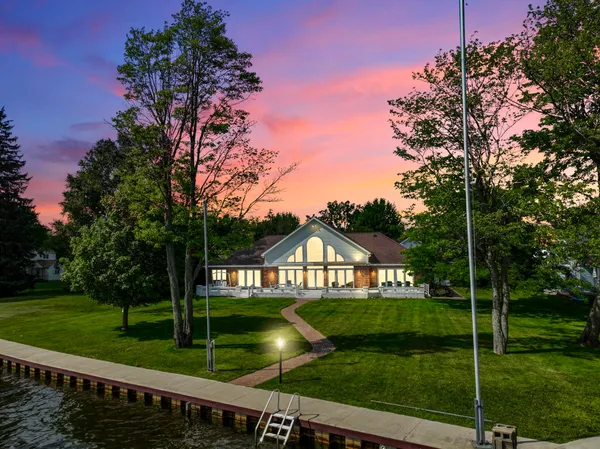 $1,199,000 | 707 Lake Shore Drive, Cadillac, MI 49601