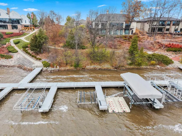 $849,900 | 837 River's Run, De Pere, WI 54115