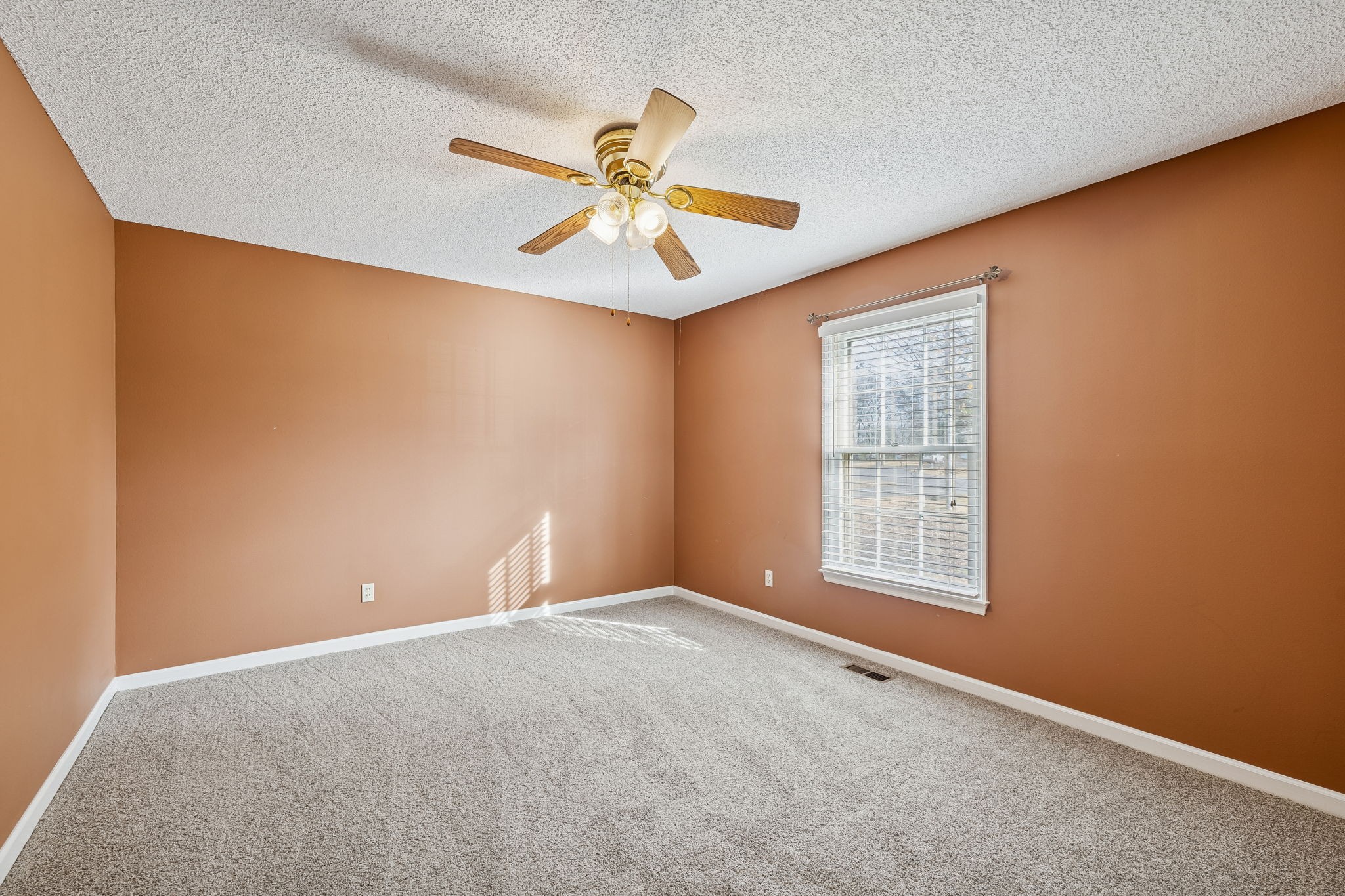 641 McKaig Road Murfreesboro, TN 37127 - Photo 29 of 51 an empty room with windows and fan
