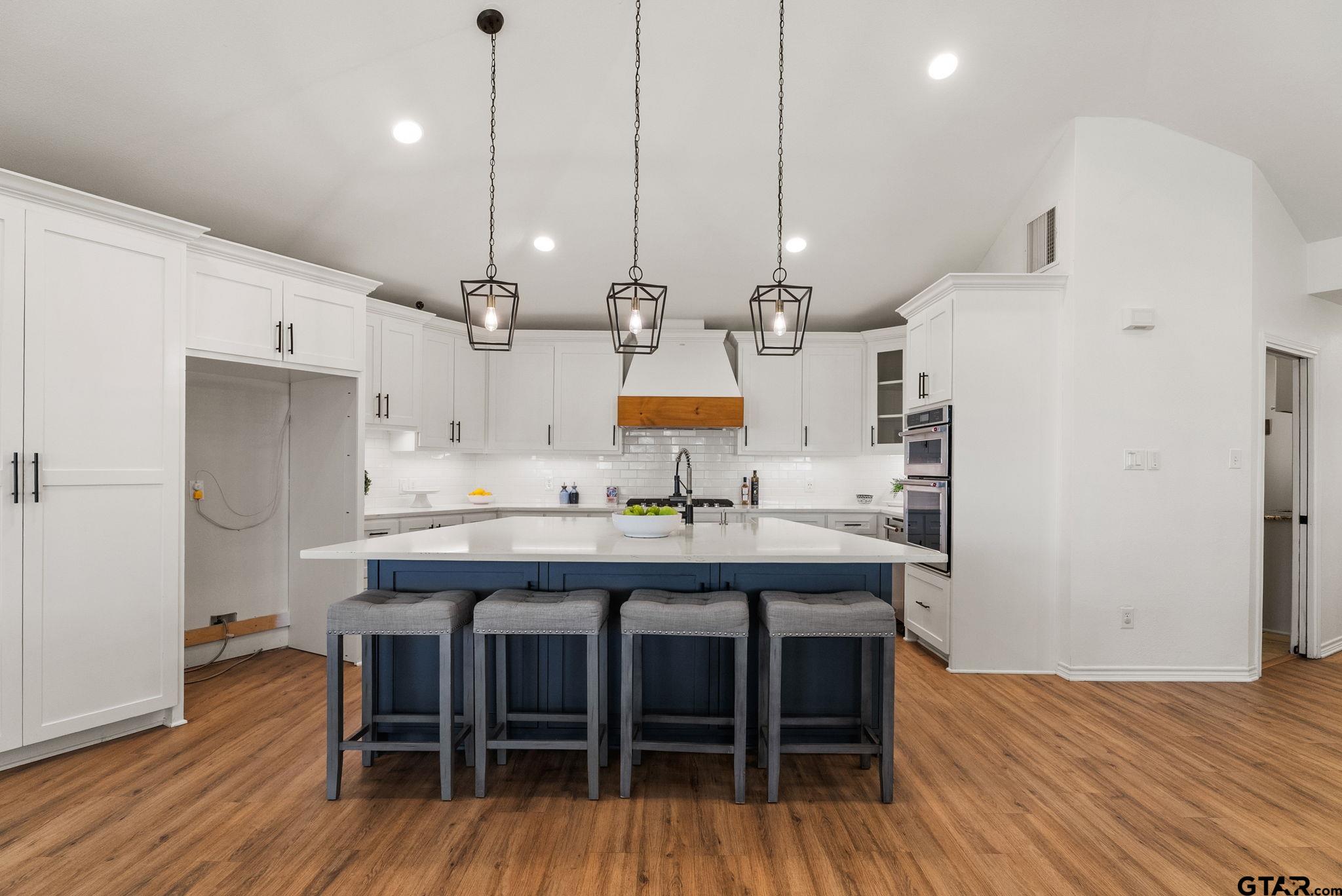 13235 Peninsula Road Whitehouse, TX 75791 - Photo 9 of 48 a kitchen with a table and chairs in it