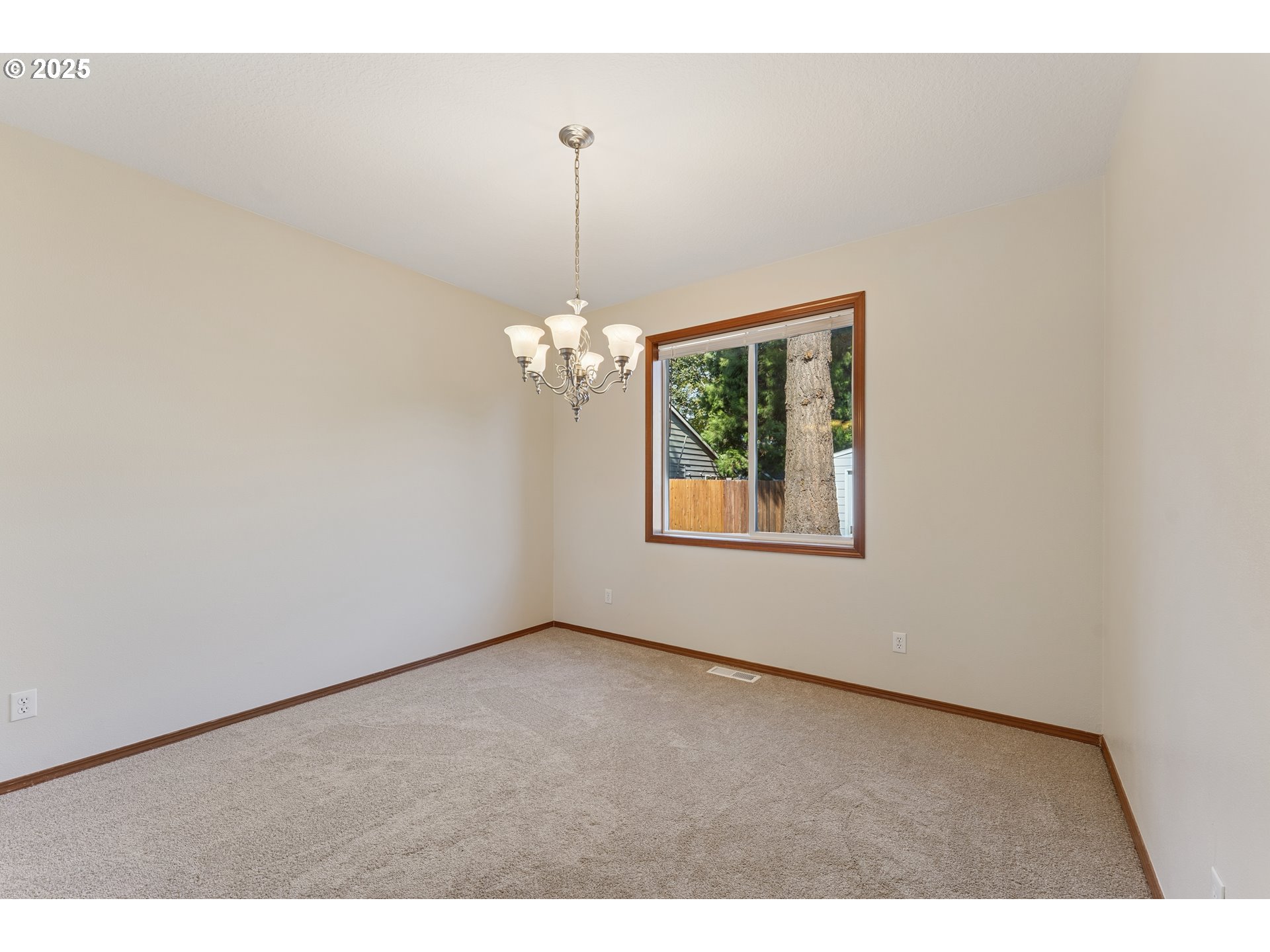 17209 Southeast Stephens Street Portland, OR 97233 - Photo 10 of 47 Dining Room