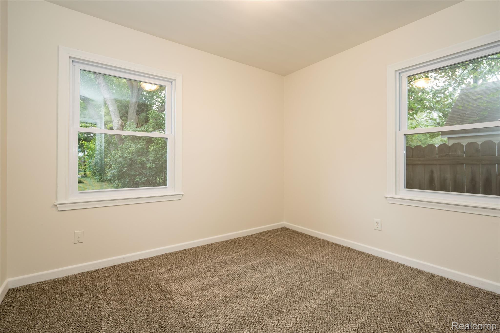 680 East Auburn Road Rochester, MI 48307 - Photo 37 of 50 DSC05842.jpg