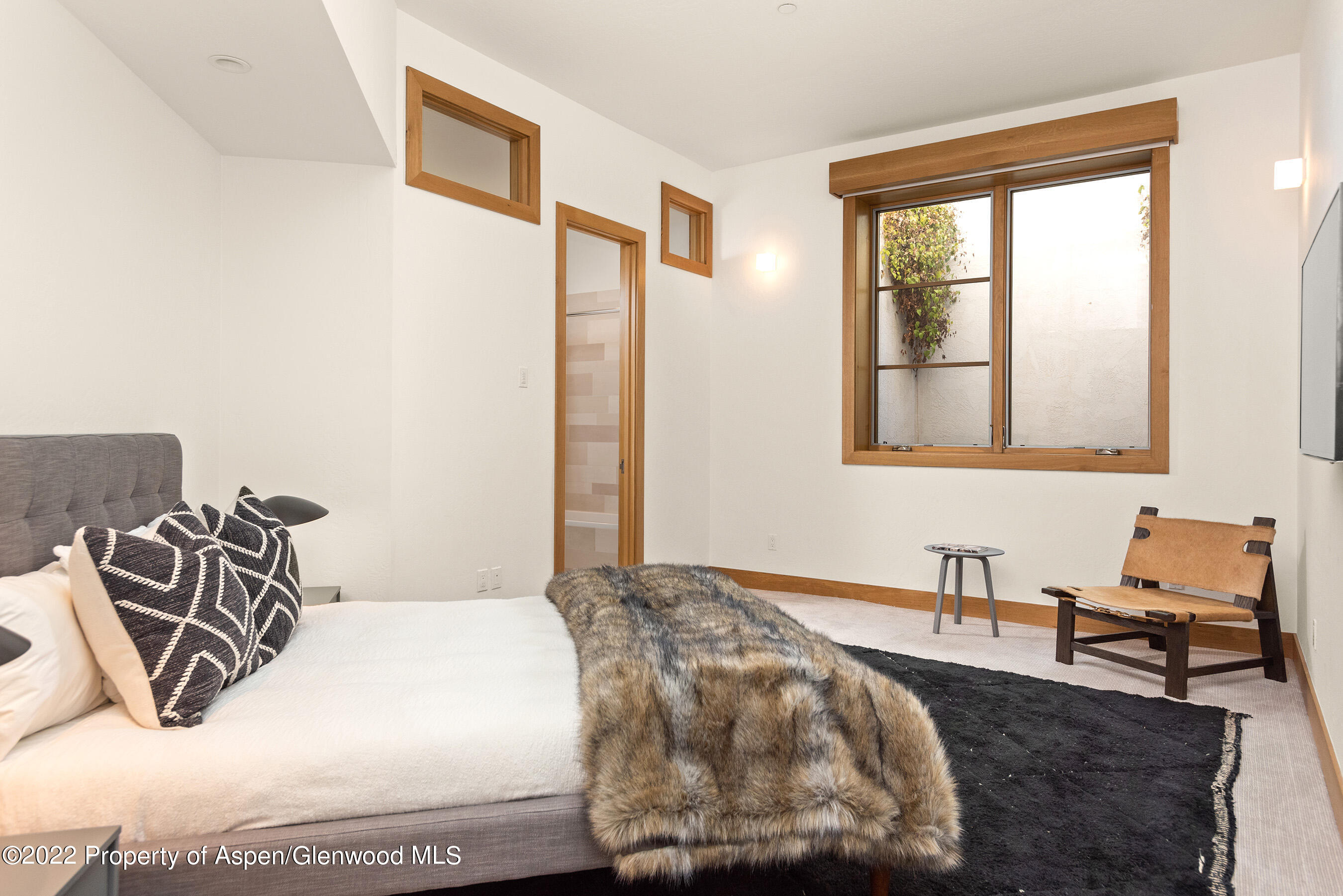 136 Northway Drive Aspen, CO 81611 - Photo 21 of 31 a bedroom with a bed and a window