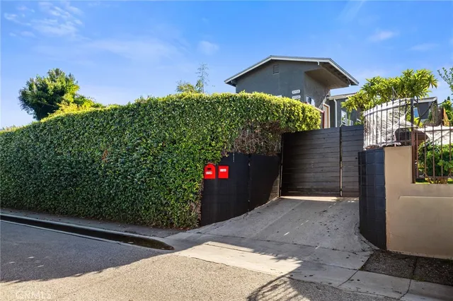 $2,500 | 3732 Dwiggins Street, Los Angeles, CA 90063