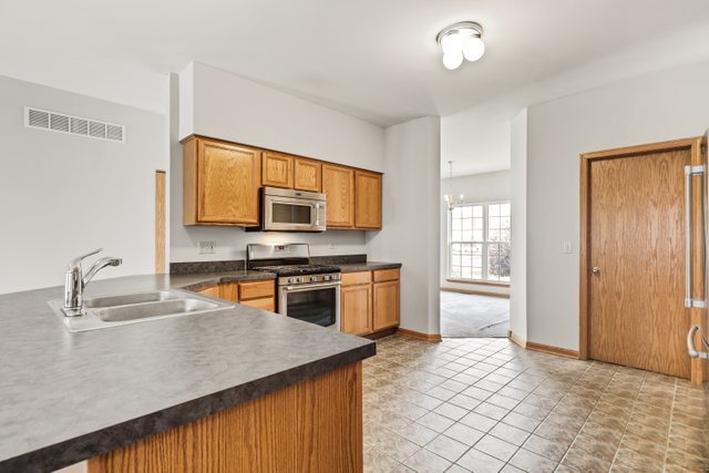 1807 Ridgemoor Drive Plainfield, IL 60586 - Photo 5 of 30